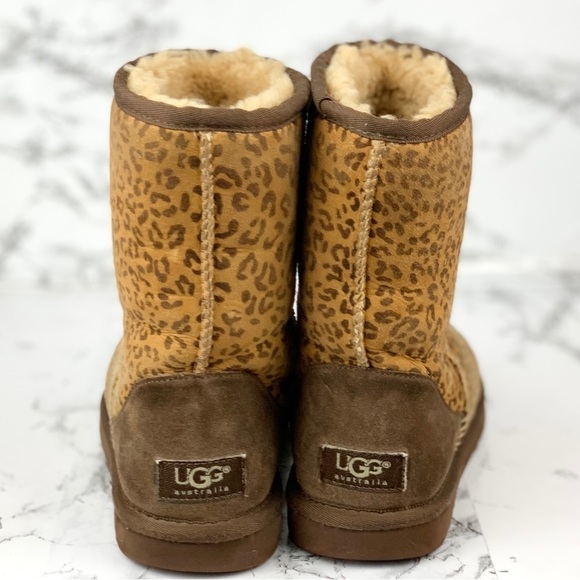 UGG Classic Short Animal Print - Picture 3 of 10